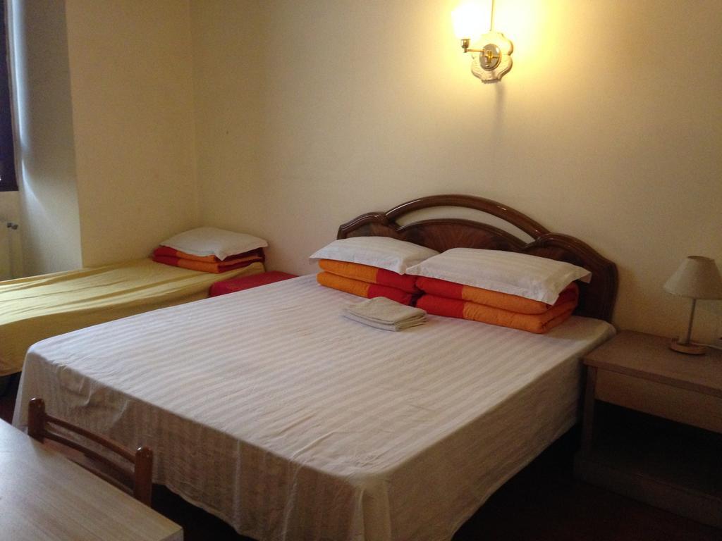 Botel Inn Рим Екстериор снимка