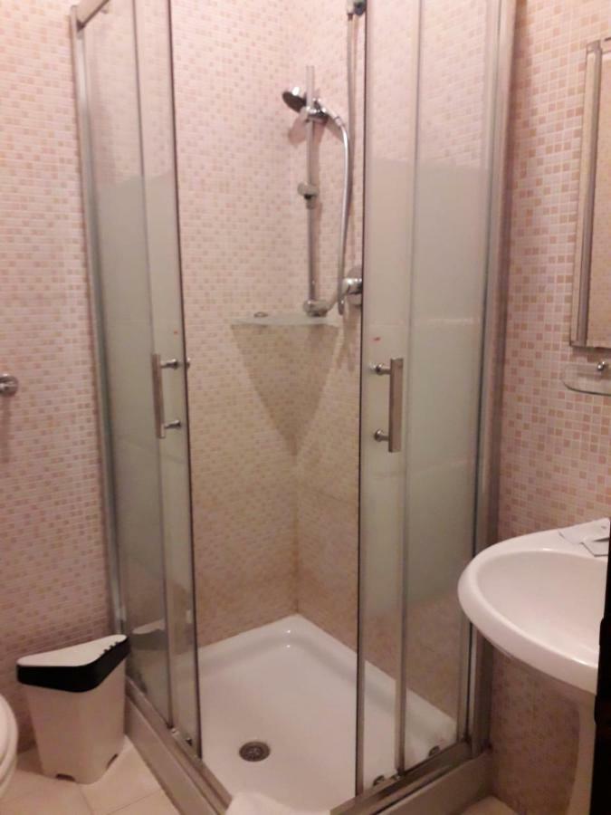 Botel Inn Рим Екстериор снимка