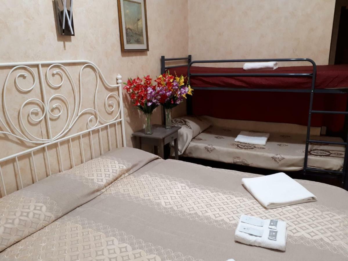 Botel Inn Рим Екстериор снимка