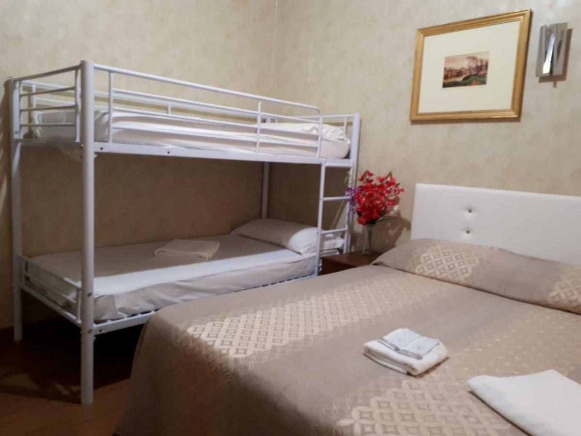 Botel Inn Рим Екстериор снимка