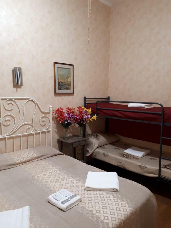 Botel Inn Рим Екстериор снимка